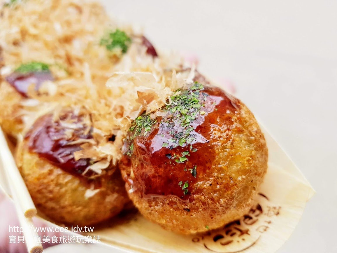 [食]台中 日式風味 原汁原味 來台中三井吃道地日式章魚燒及肉汁豐富的炸肉餅吧!! 築地銀だこ 石川商店