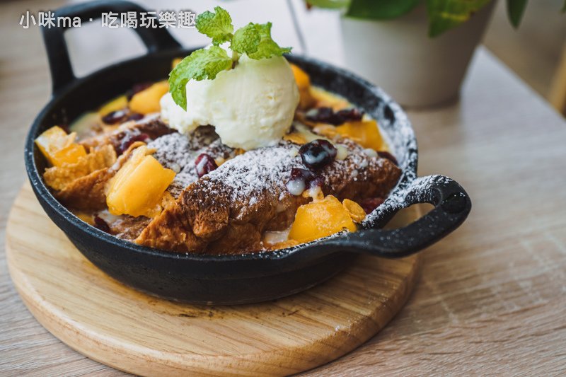 omocafé ▏大片落地窗給你遼闊視野 市區超悠閒的景觀餐廳。煉乳芒果可頌麵包布丁 雙重幸福滋味。天母早午餐 / 義式料理。捷運芝山站