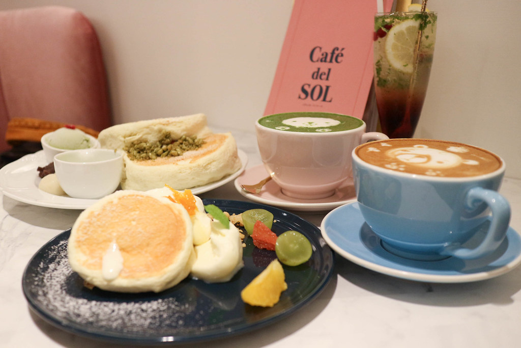 (市府站)信義微風2F-Café del SOL 福岡人氣第一鬆餅,超鬆軟口感入口即化,目前不開放預訂位子只能現場排隊囉