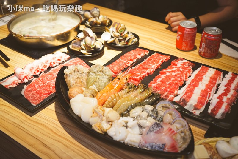 火鍋殿 ▏ 頂級和牛吃到飽不用破千。滿滿蛤蜊卜卜鍋 涮肉、龍蝦海鮮 鮮美滋味無法擋。還有學生專案 一人只要439喔。捷運忠孝敦化站