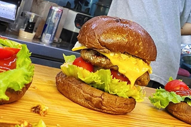 巧克熊環島餐車