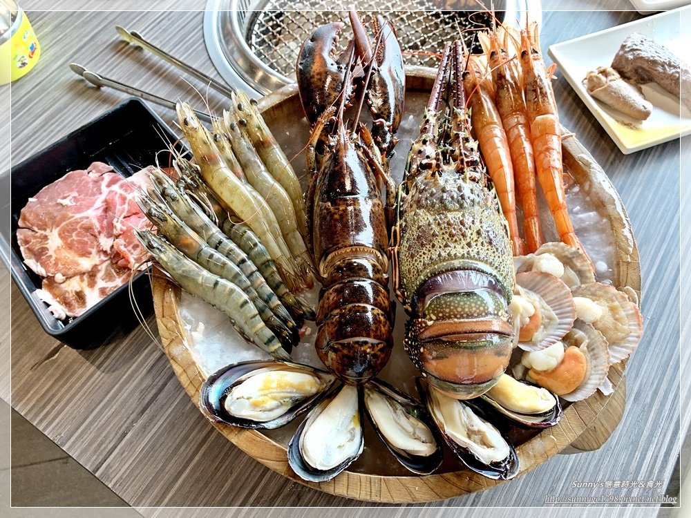  燒肉眾精緻炭火燒肉  台中一中店 ，台中超狂-痛風海鮮桶必點，還有鹿兒島A5日本和牛吃到飽
