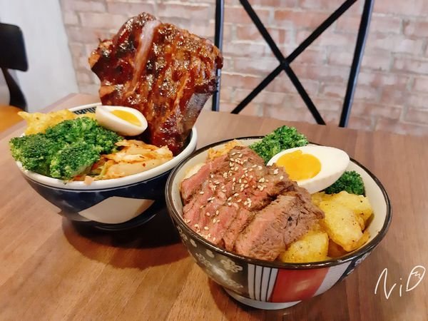 [食記。台北]野狼炭火丼飯。捷運中山國中站美食。炸雞與豬肋比更加吸睛。