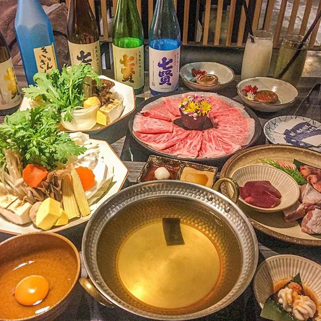 大家決定好聖誕節大餐要吃什麼了嗎🎄如果還沒的話，來個高級鍋物饗宴吧🌟