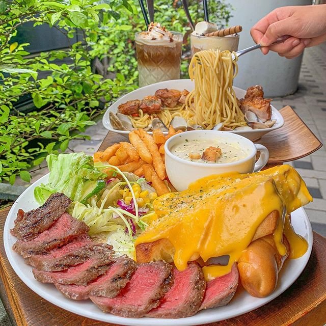 鄰近廣三SOGO與科博館的工業風早午餐店🥣而且又是有牛排的早午餐了！