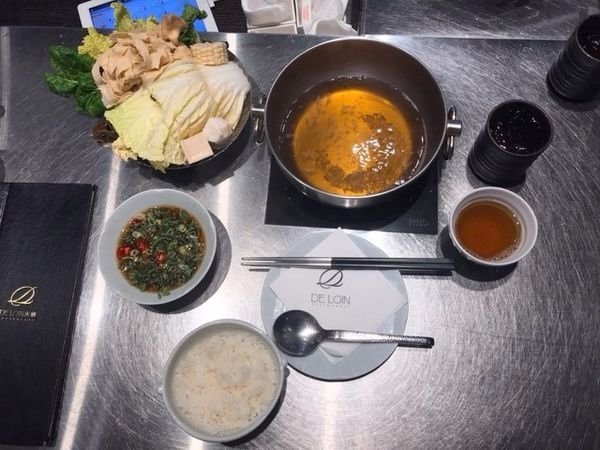 Deloin 德朗火鍋 採用滴鑽澄清雞湯 去油 去雜質 含膠質 每100公克只有7卡