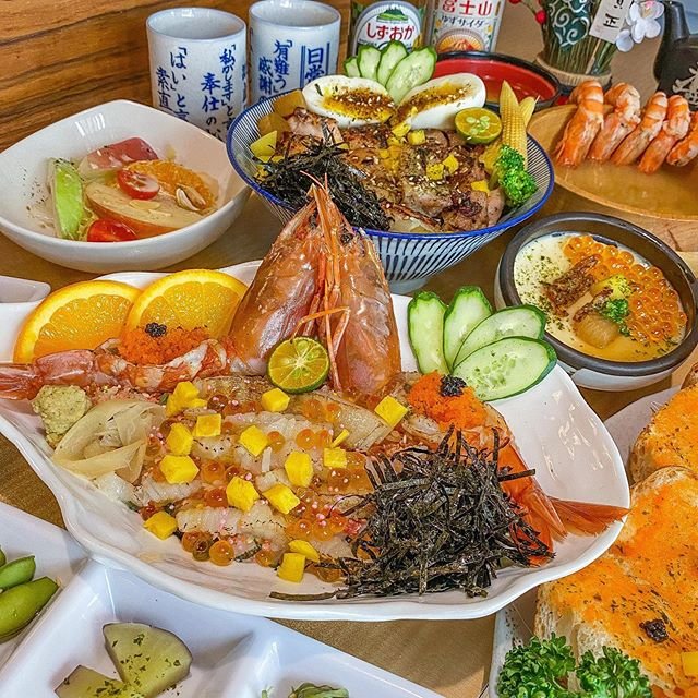 美村路小巷子的日式料理店✨店內簡單的吧台區跟小包廂，真的有日本小店的感覺🇯🇵