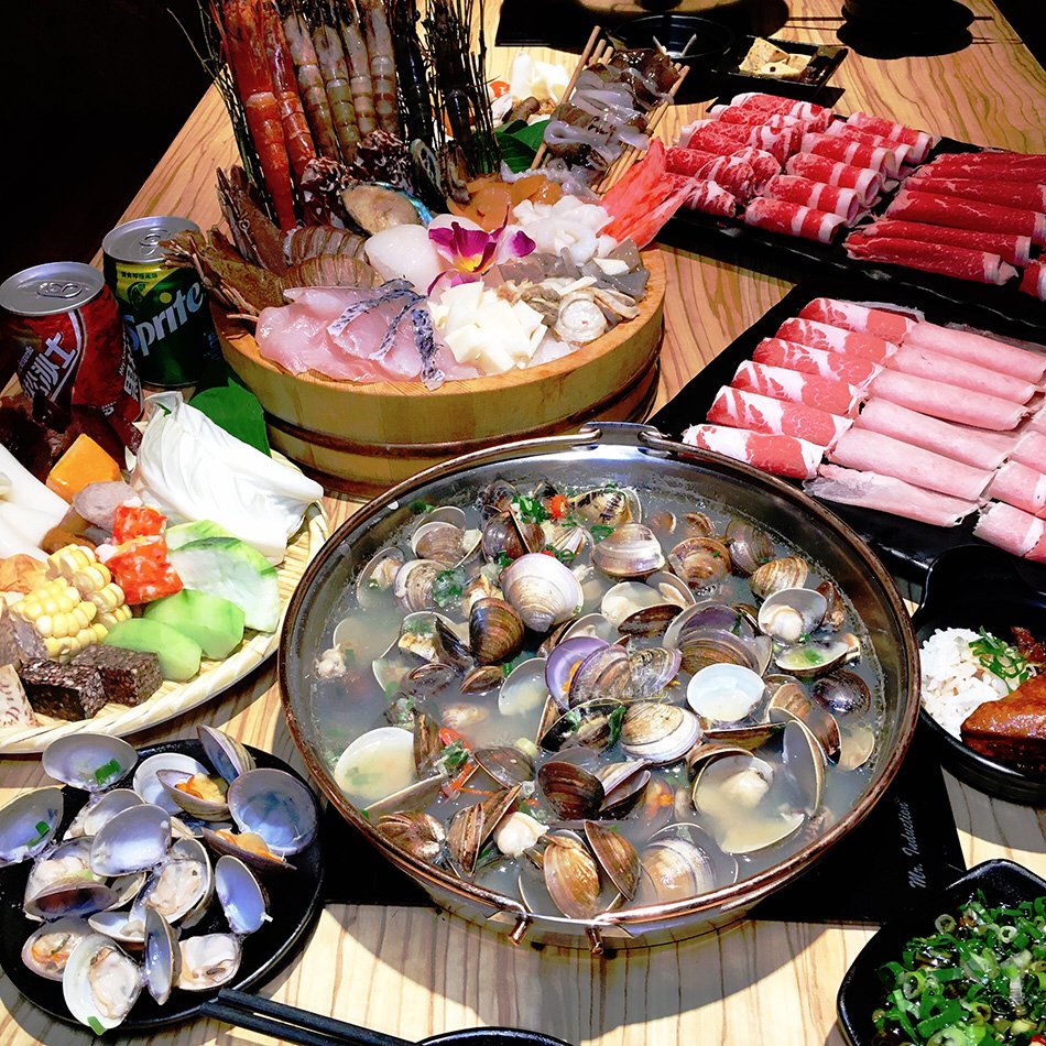 火鍋殿  忠孝敦化火鍋吃到飽  和牛 戰車龍蝦  鮑魚  隨你吃  港澳卜卜鍋  滿滿蛤蠣  無敵痛風鍋   還可以熊貓外送唷