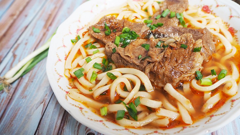 預約一個月才吃得到的牛肉麵 寶兒岳麵館 寶兒牛肉麵/私房炸醬麵  軟嫩牛腱  眷村味 可以用電鍋蒸的麵 冷凍牛肉麵 炸醬麵
