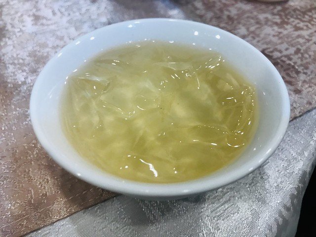 （台北車站）老字號川菜館！捷運站出口正上方，超好吃台式的合菜－小魏川菜餐廳