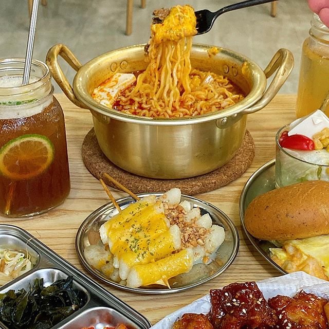 愛吃韓式料理的看這裡🙋‍♂️ 懂滋咚吃～魚板懂吃🤤