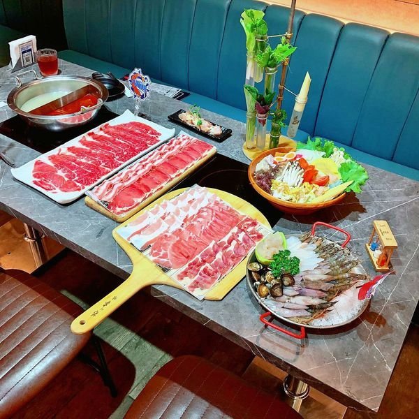 中和環球火鍋吃到飽，超大盤肉和海鮮任你點，還有哈根達斯無限吃 | 【新北中和區-中和環球】八海食潮當代鍋物