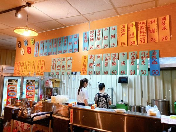 [台中美食] 復古風正興起 食藝石頭火鍋水湳店-環境篇