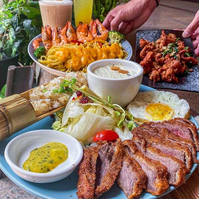 鄰近逢甲商圈的人氣早午餐#春三朝午 ‼️﻿ 工業風裝潢，空間寬敞多人聚餐沒問題～﻿