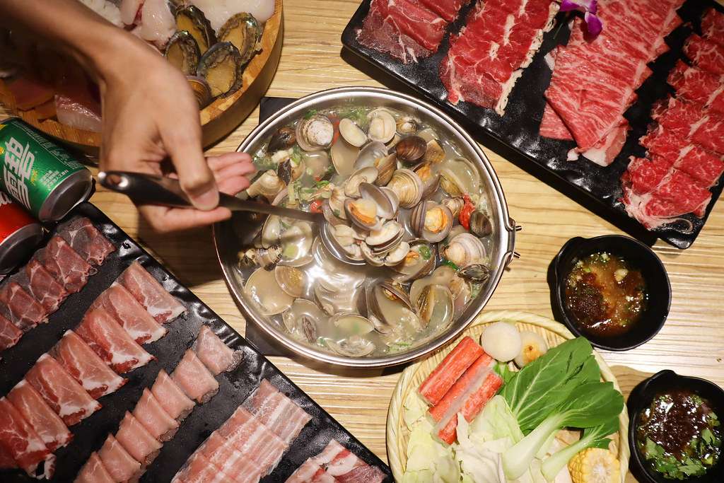 (忠孝敦化站/忠孝復興站)東區火鍋吃到飽-火鍋殿,多種肉類,海鮮吃到飽,生啤喝到爽,滿滿貝類的卜卜鍋記得來點上一鍋,東區聚餐地點,約會餐廳