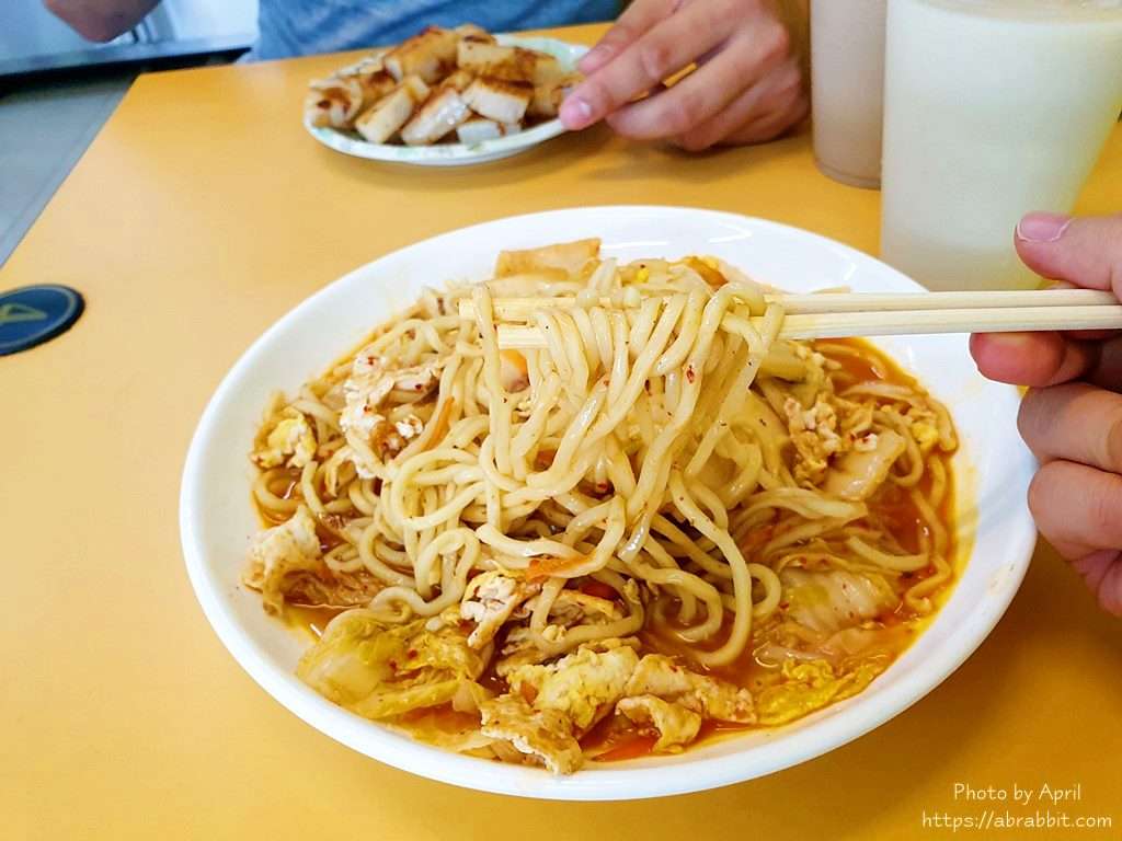 大里早餐推薦-小葉早餐 泡菜炒麵還不錯吃~