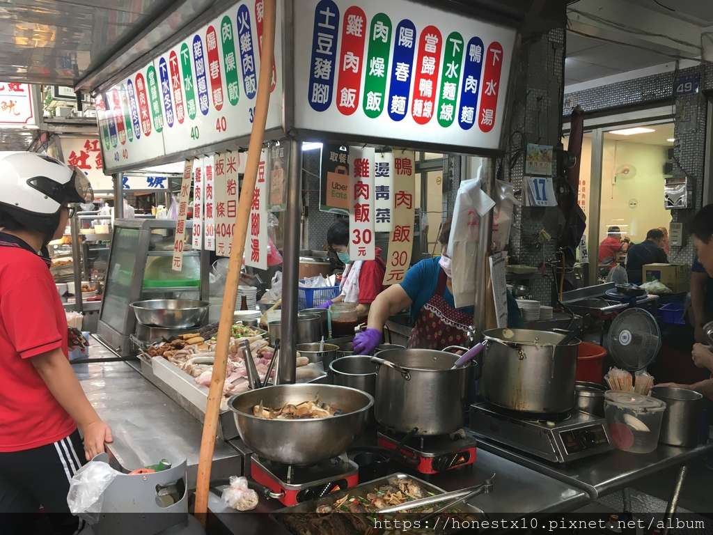 高雄新興｜點什麼都好吃的阿堂鴨肉，大推鴨肉飯、土豆豬腳湯與紅燒吳郭魚！(2020)