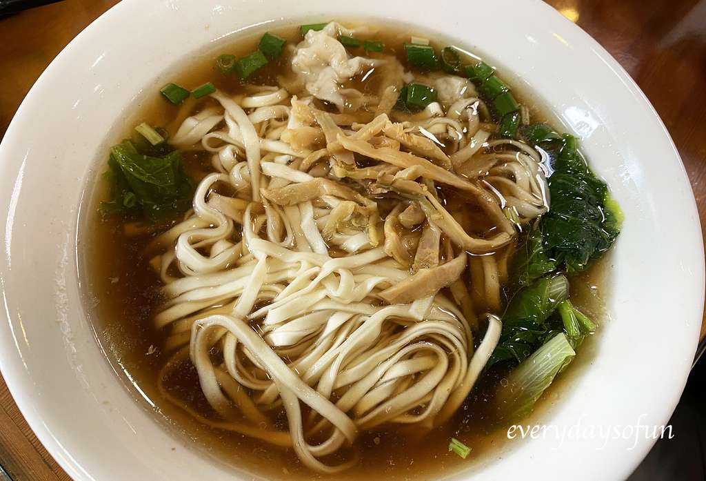 嘉義餐廳∥用餐時段人潮不斷的外省麵，超大份量不怕吃不飽，親水公園必吃推薦∣竹崎：外省麵