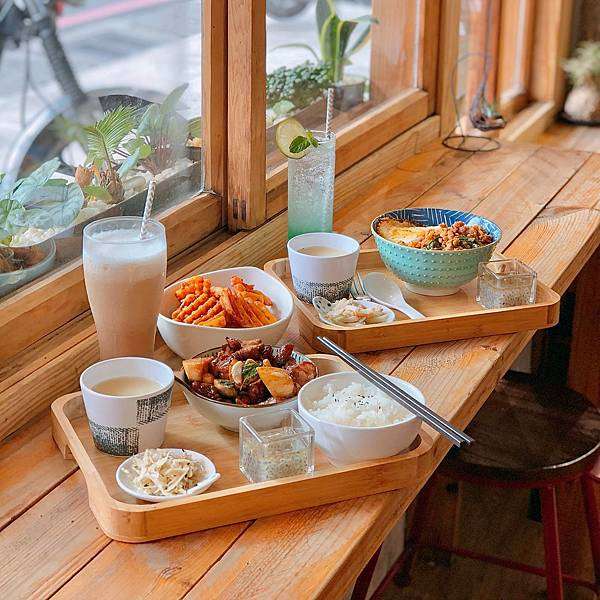 台式套餐的文青咖啡館，三杯雞、打拋豬、麻婆豆腐等特殊餐點 | 【新北市板橋區-新埔站】YUAN/cafe&kitchen袁咖啡廚房