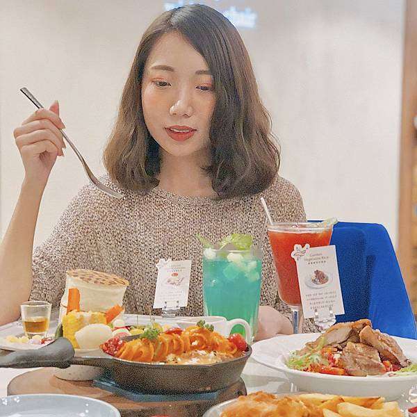 聖誕節該揪閨蜜來拍照囉！熱門打卡豹紋鬆餅，好吃必拍之一 | 【台北中山區-中山站】Engolili 英格莉莉輕食館