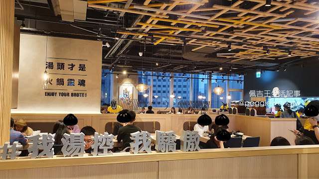 
雞湯大叔信義店：網路超人氣火鍋店！平價實惠、五星級食材的白蘭地雞湯 為湯控而生的法式燒酒雞︱台北火鍋推薦、誠品信義美食
