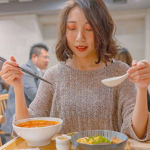 麻辣香氣濃郁的傳統麵食，市政府人氣必吃 | 【台北 信義區】佬饕心