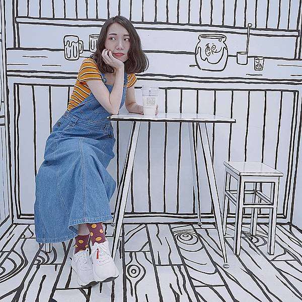 爆紅的2D黑白漫畫場景，IG打卡必拍攻略！ | 【台北市大安區-台電大樓站】2D Cafe 師大