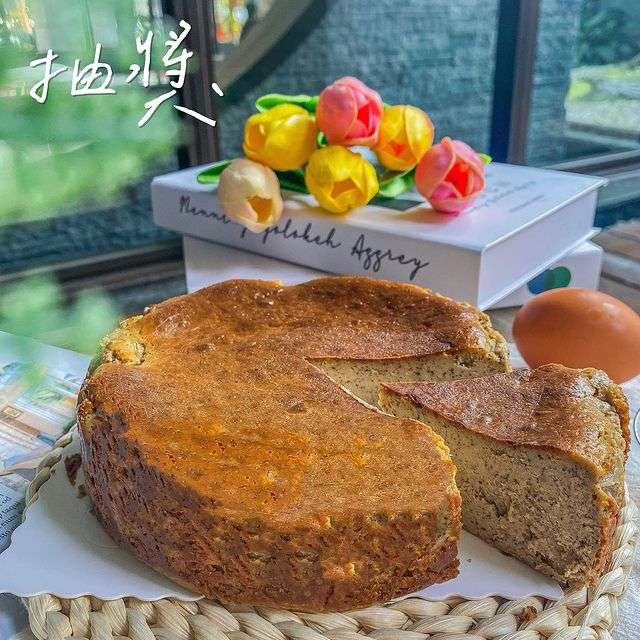 宅配🌱帕德甜點工作室﻿ 放連假了！！抽宅配甜點來分享快樂🤣﻿ 臭巴斯克乳酪蛋糕振奮心情吧🤍﻿ 全台都可以參加喔～宅配送給你‼️﻿ 