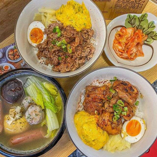 台中🌱北區﻿ 今天是平價美食系列！超喜歡這間的～﻿ 以小餐車的模式主要以丼飯、關東煮為主🍢﻿ 位置有點不顯眼，很容易錯過他(´･ ･`)﻿